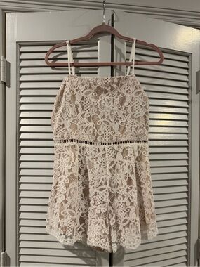 TOBI sz LG Cream Lace Spaghetti Strap Romper